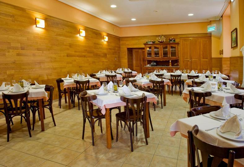 Hotel Restaurante La Casilla Cangas De Narcea Extérieur photo